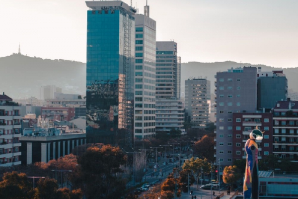 相比于傳統的建筑，智能建筑有以下幾方面的顯著優勢！